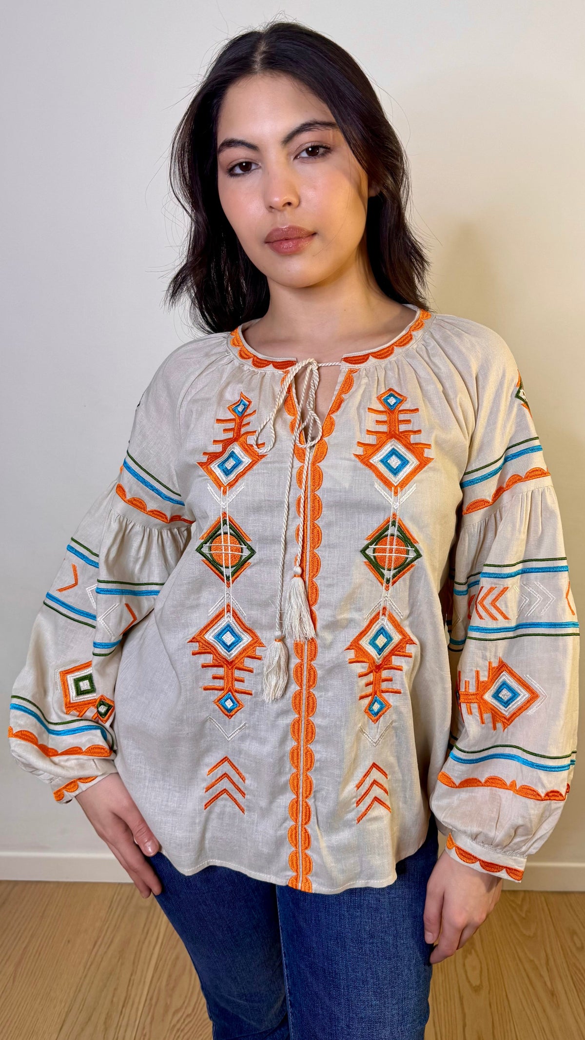 Blusa bordada Inca beige